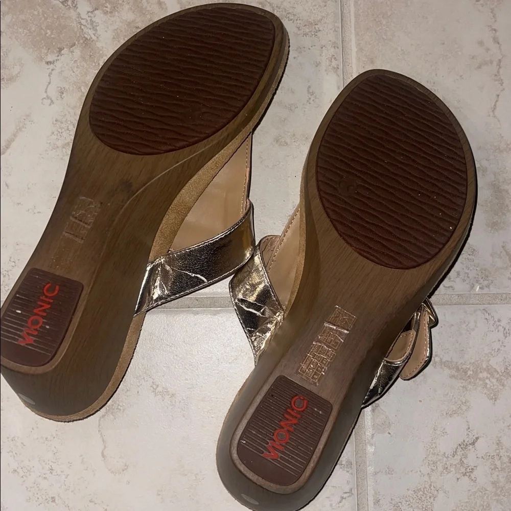 Vionic  Ginger Sandals Gold Wedge Thong Slip Ons Womens Size US 9